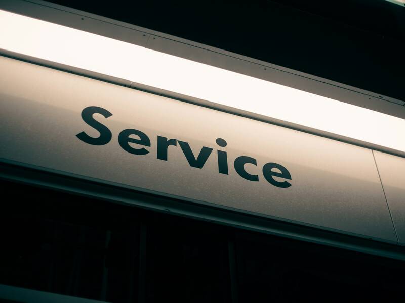 Beleuchtets Service-Schild