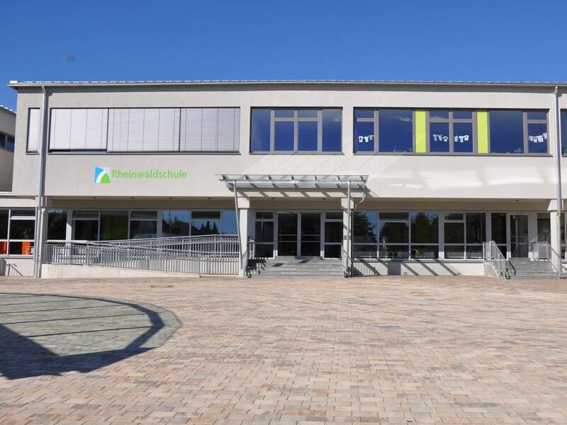 Frontansicht Gebäude Rheinwaldschule
