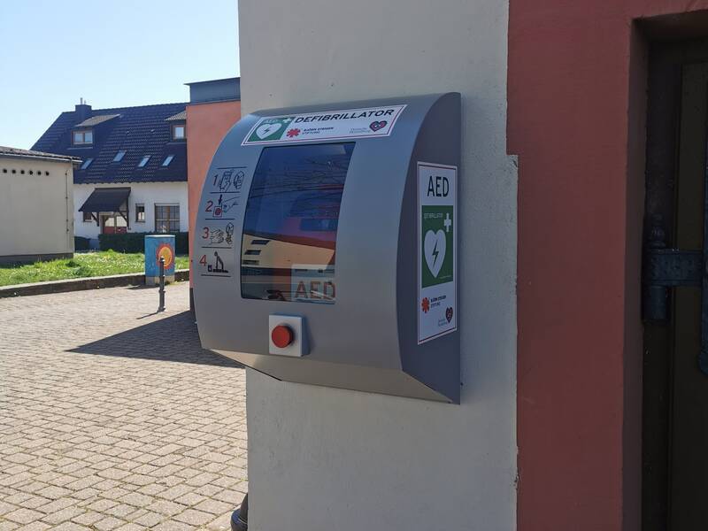 Defibrillator am Bürgerhaus