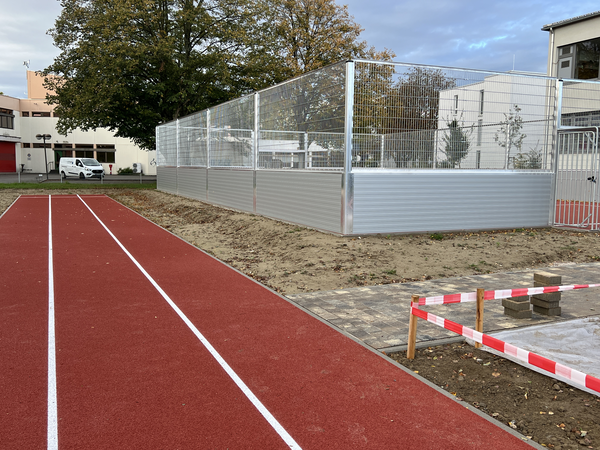 Schulaußenanlage